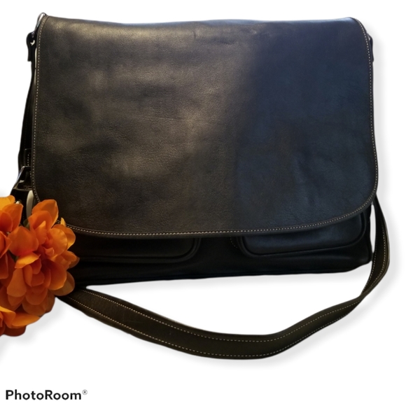 Coach Handbags - VINTAGE COACH MESSENGER BAG 7754